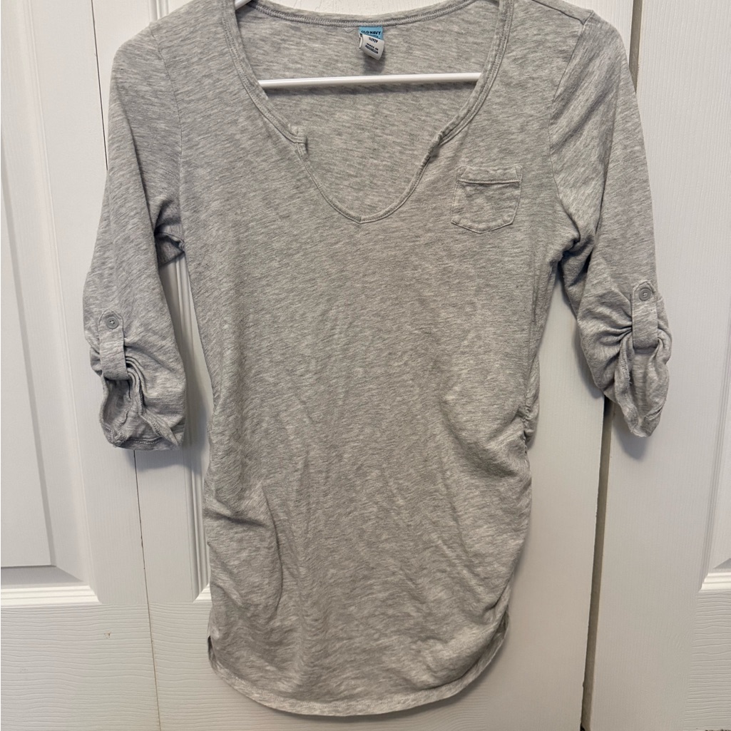 Old Navy Heather Gray V-Neck Three Quarter Sleeve Maternity Tee